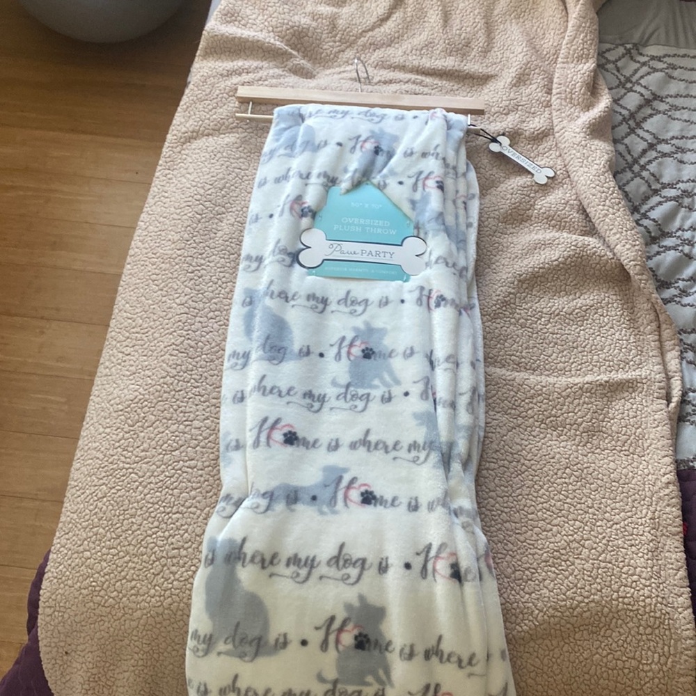 Oversized plush throw